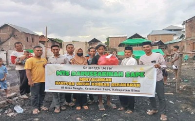 Keluarga besar MTS DARUSSAKINAH Menyalurkan Bantuan Kebakaran di Desa Sangia Sape